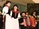 Duett Annemarie und Silvia Rymann mit Begleiter Robi Emmenegger